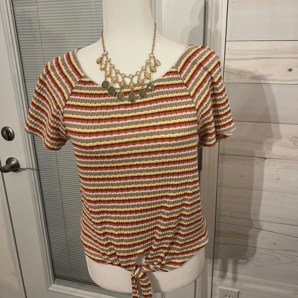 Kim & Cami crop top size small